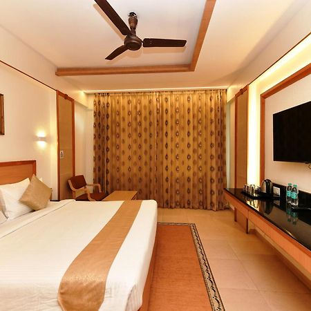 Hotel Roopa Мисор Екстериор снимка