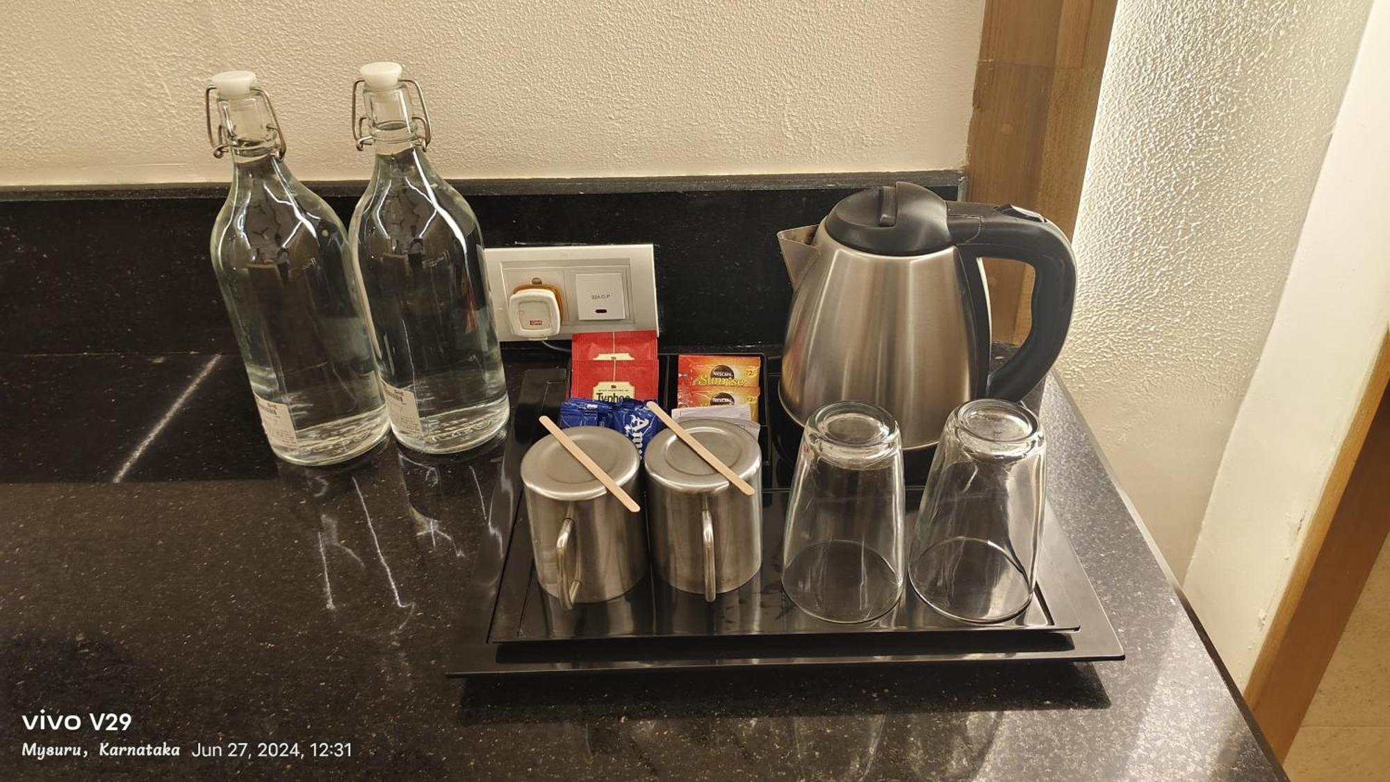 Hotel Roopa Мисор Екстериор снимка