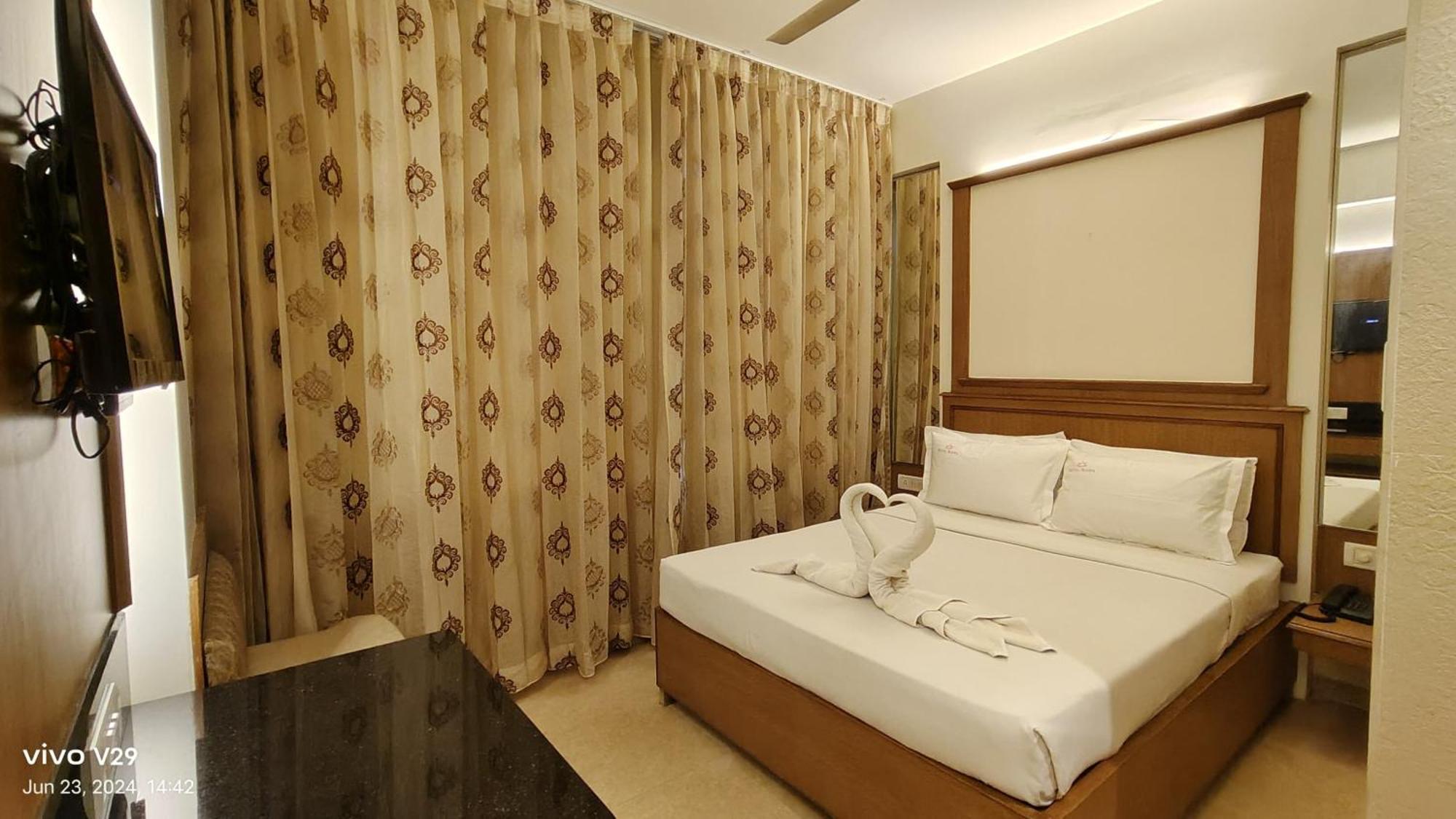 Hotel Roopa Мисор Екстериор снимка