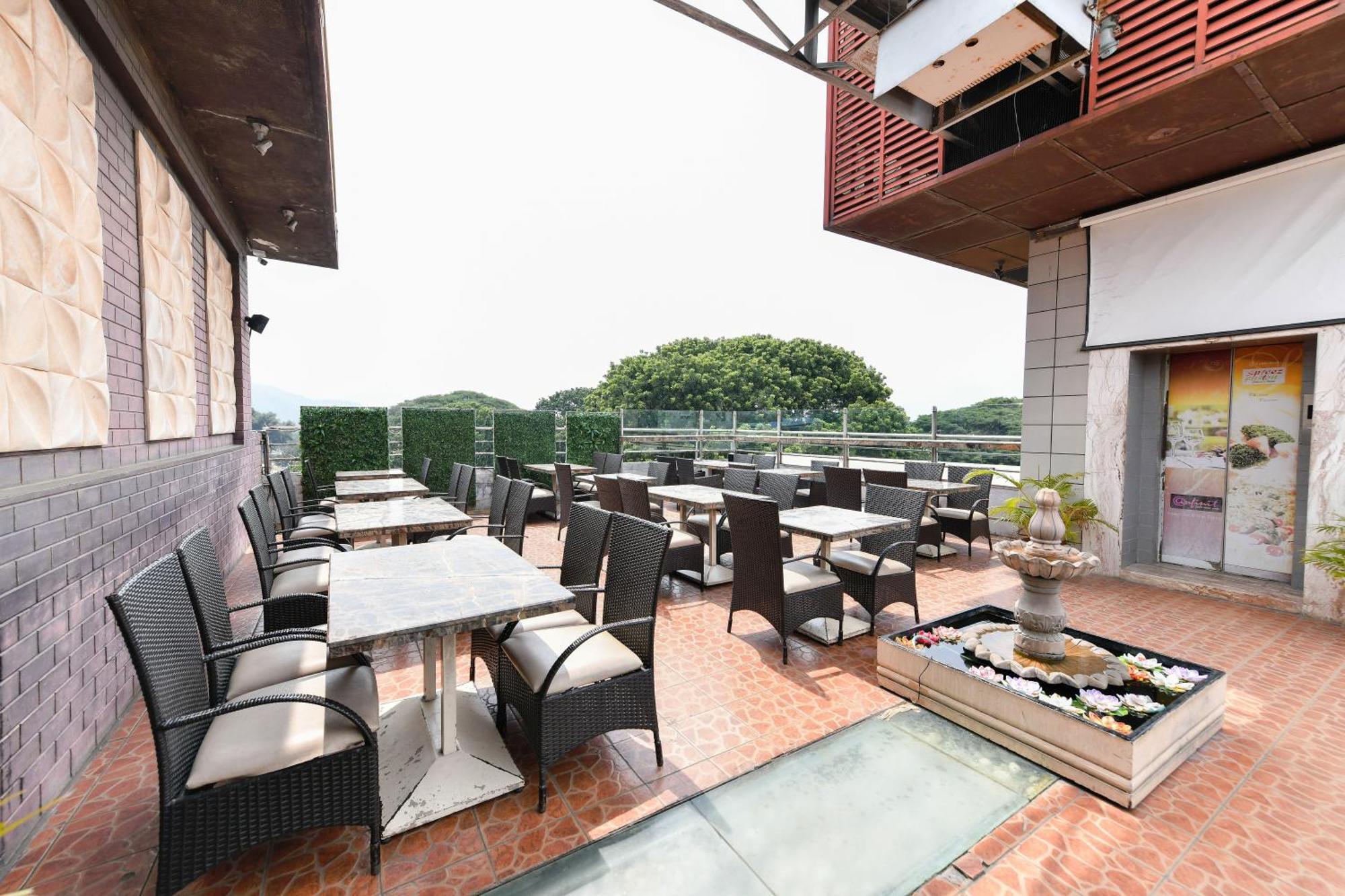 Hotel Roopa Мисор Екстериор снимка