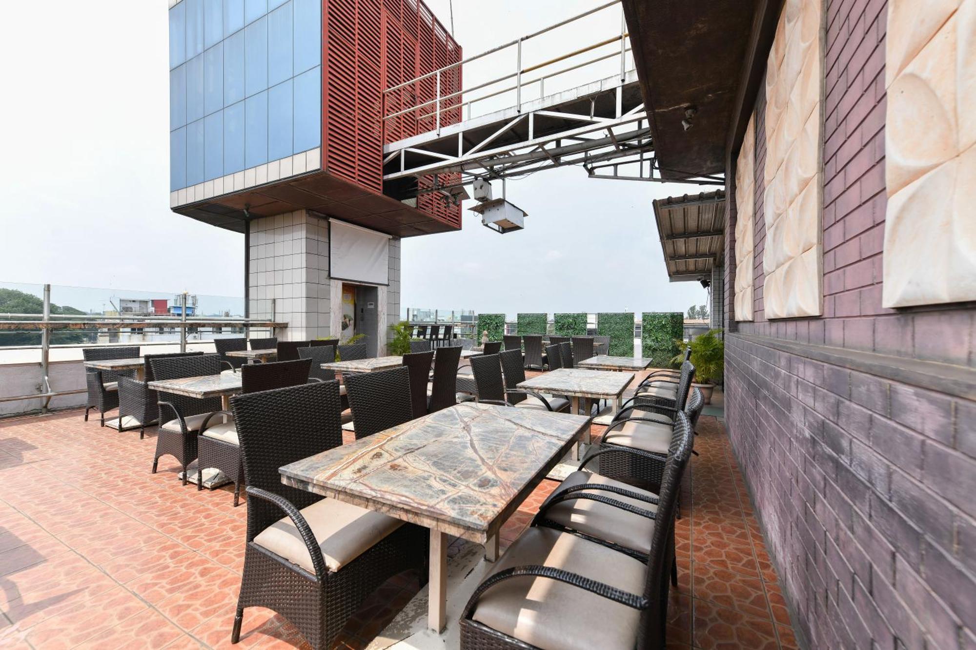 Hotel Roopa Мисор Екстериор снимка