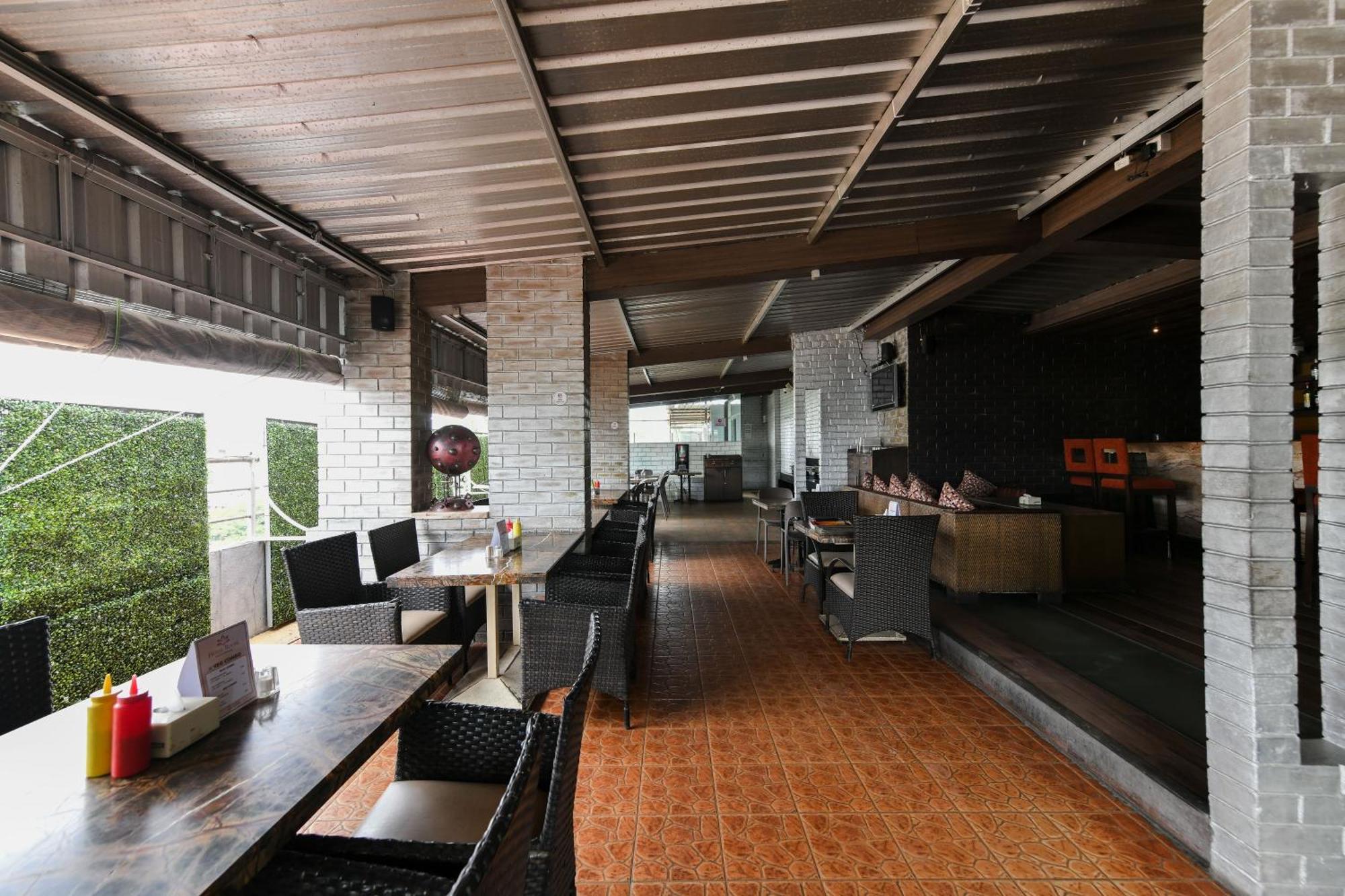 Hotel Roopa Мисор Екстериор снимка